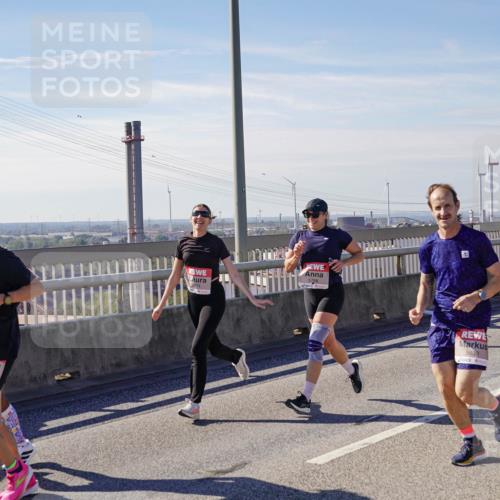 03.10.2025 - Köhlbrandbrückenlauf Michael Burmester http://msf.ph/oto/9107835 03.10.2025 12:50:58 Position 2 5771, 5638, 5642 meine-sportfotos.de