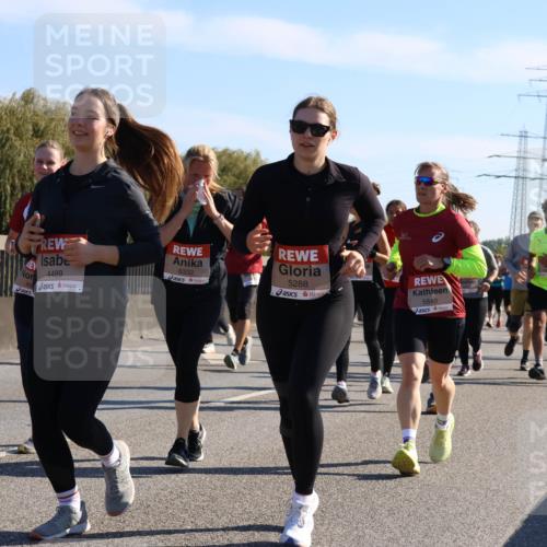 03.10.2025 - Köhlbrandbrückenlauf Strokosch-Dieckow http://msf.ph/oto/9107838 03.10.2025 12:20:55 Position 3 4489, 6332, 5288, 5840 meine-sportfotos.de