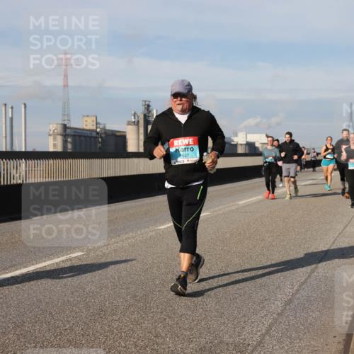 03.10.2025 - Köhlbrandbrückenlauf Lena Gebhardt http://msf.ph/oto/9107840 03.10.2025 10:13:51 Position 2 2527 meine-sportfotos.de