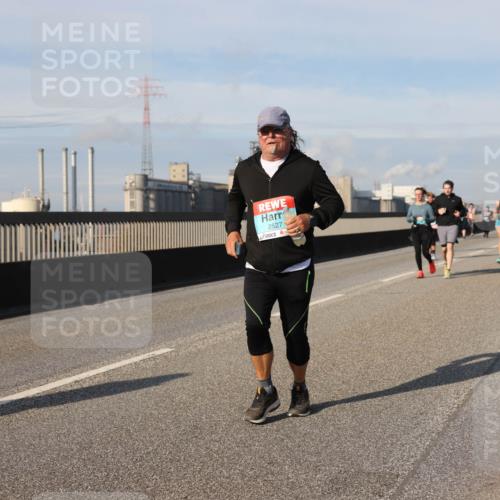 03.10.2025 - Köhlbrandbrückenlauf Lena Gebhardt http://msf.ph/oto/9107851 03.10.2025 10:13:51 Position 2 2527 meine-sportfotos.de