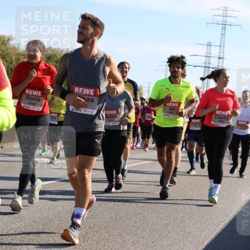 03.10.2025 - Köhlbrandbrückenlauf Strokosch-Dieckow http://msf.ph/oto/9107854 03.10.2025 12:20:57 Position 3 40, 5498, 045, 5868, 5869, 5866 meine-sportfotos.de