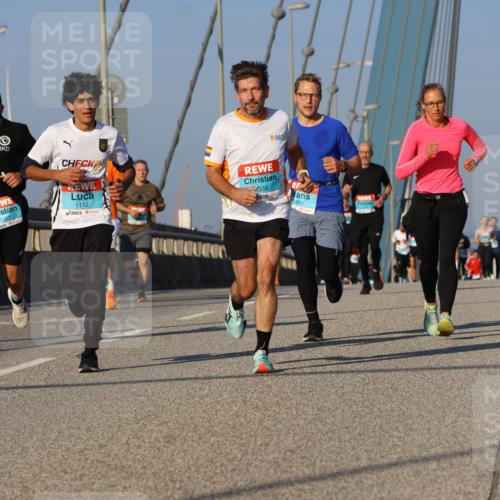 03.10.2025 - Köhlbrandbrückenlauf Strokosch-Dieckow http://msf.ph/oto/9107857 03.10.2025 09:37:50 Position 2 1112, 1167, 338, 2801 meine-sportfotos.de