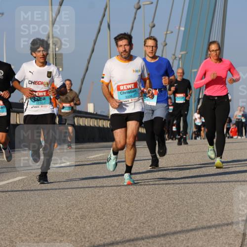 03.10.2025 - Köhlbrandbrückenlauf Strokosch-Dieckow http://msf.ph/oto/9107865 03.10.2025 09:37:50 Position 2 1167, 1112, 3338, 2801 meine-sportfotos.de