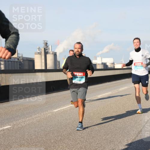 03.10.2025 - Köhlbrandbrückenlauf Lena Gebhardt http://msf.ph/oto/9107869 03.10.2025 09:40:37 Position 2 184, 3193, 3702 meine-sportfotos.de