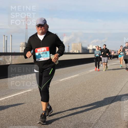 03.10.2025 - Köhlbrandbrückenlauf Lena Gebhardt http://msf.ph/oto/9107886 03.10.2025 10:13:51 Position 2 2527 meine-sportfotos.de