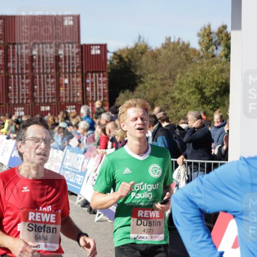 03.10.2025 - Köhlbrandbrückenlauf Jannik Wohlers http://msf.ph/oto/9107901 03.10.2025 12:59:21 Ziel 4108, 4119, 4164, 4226, 4371, 4441, 4940, 6036, 6154, 6390, 6391, 6478, 6484, 6493, 6609 meine-sportfotos.de