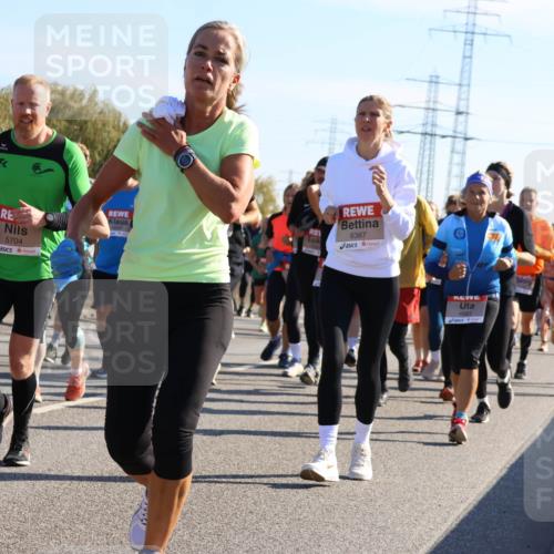 03.10.2025 - Köhlbrandbrückenlauf Strokosch-Dieckow http://msf.ph/oto/9107904 03.10.2025 12:21:03 Position 3 4934, 5704, 6387, 4883 meine-sportfotos.de