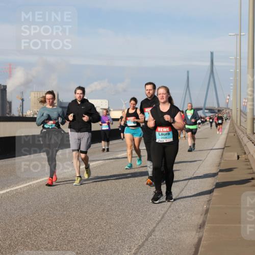 03.10.2025 - Köhlbrandbrückenlauf Lena Gebhardt http://msf.ph/oto/9107907 03.10.2025 10:13:53 Position 2 2434 meine-sportfotos.de