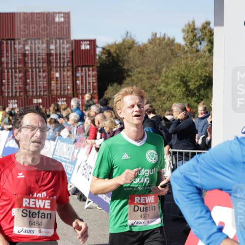 03.10.2025 - Köhlbrandbrückenlauf Jannik Wohlers http://msf.ph/oto/9107909 03.10.2025 12:59:21 Ziel 4108, 4119, 4164, 4226, 4371, 4441, 4940, 6036, 6154, 6390, 6391, 6478, 6484, 6493, 6609 meine-sportfotos.de