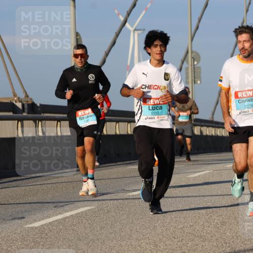 03.10.2025 - Köhlbrandbrückenlauf Strokosch-Dieckow http://msf.ph/oto/9107917 03.10.2025 09:37:52 Position 2 1167, 1112, 3338 meine-sportfotos.de