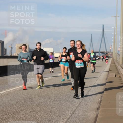 03.10.2025 - Köhlbrandbrückenlauf Lena Gebhardt http://msf.ph/oto/9107920 03.10.2025 10:13:53 Position 2 2434 meine-sportfotos.de