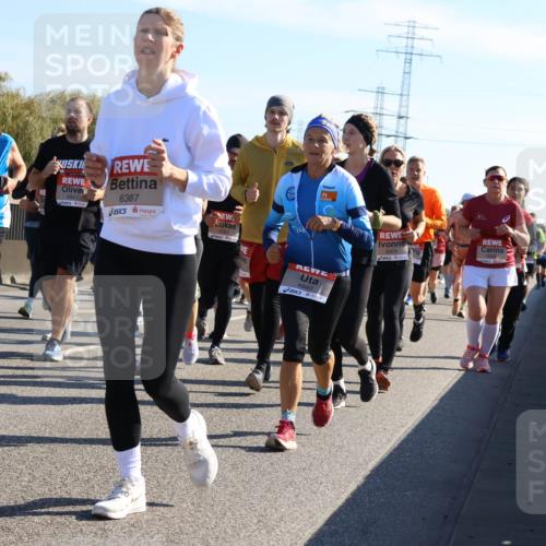 03.10.2025 - Köhlbrandbrückenlauf Strokosch-Dieckow http://msf.ph/oto/9107924 03.10.2025 12:21:05 Position 3 934, 4840, 6387, 2, 5087, 4883, 6474 meine-sportfotos.de