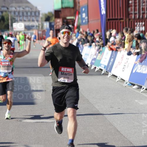 03.10.2025 - Köhlbrandbrückenlauf Jannik Wohlers http://msf.ph/oto/9107926 03.10.2025 12:59:22 Ziel 4108, 4119, 4226, 4371, 4441, 4940, 6036, 6154, 6390, 6391, 6478, 6484, 6493, 6609 meine-sportfotos.de