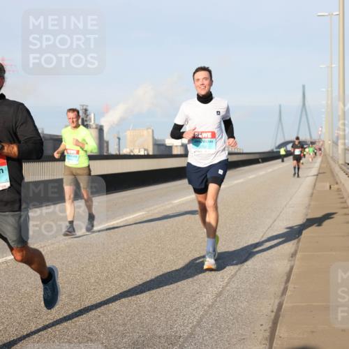 03.10.2025 - Köhlbrandbrückenlauf Lena Gebhardt http://msf.ph/oto/9107927 03.10.2025 09:40:38 Position 2 3193, 3702 meine-sportfotos.de