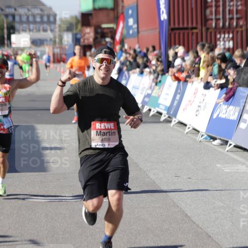 03.10.2025 - Köhlbrandbrückenlauf Jannik Wohlers http://msf.ph/oto/9107946 03.10.2025 12:59:22 Ziel 4108, 4119, 4226, 4371, 4441, 4940, 6036, 6154, 6390, 6391, 6478, 6484, 6493, 6609 meine-sportfotos.de