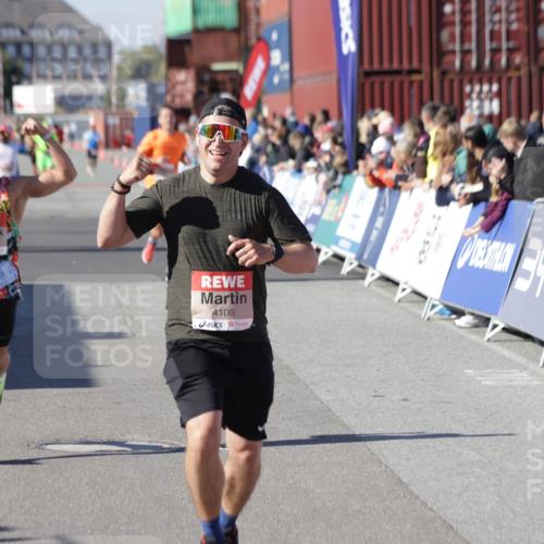 03.10.2025 - Köhlbrandbrückenlauf Jannik Wohlers http://msf.ph/oto/9107955 03.10.2025 12:59:22 Ziel 4108, 4119, 4226, 4371, 4441, 4940, 6036, 6154, 6390, 6391, 6478, 6484, 6493, 6609 meine-sportfotos.de