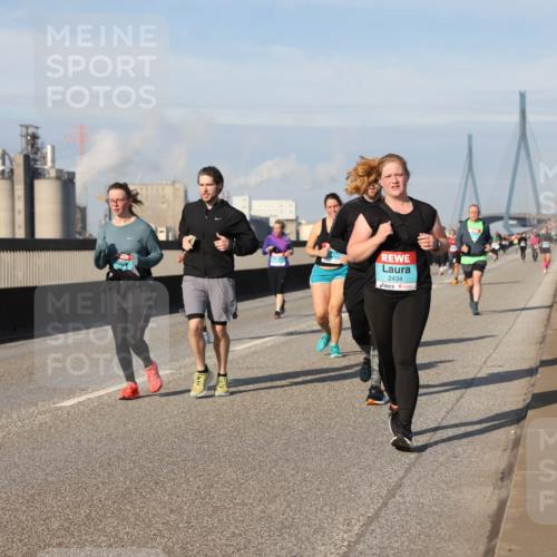 03.10.2025 - Köhlbrandbrückenlauf Lena Gebhardt http://msf.ph/oto/9107958 03.10.2025 10:13:54 Position 2 2434 meine-sportfotos.de