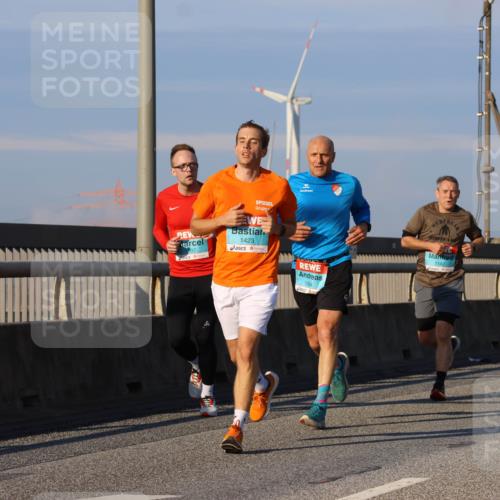 03.10.2025 - Köhlbrandbrückenlauf Strokosch-Dieckow http://msf.ph/oto/9107962 03.10.2025 09:37:58 Position 2 1423, 1094, 1142 meine-sportfotos.de