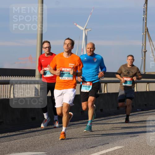 03.10.2025 - Köhlbrandbrückenlauf Strokosch-Dieckow http://msf.ph/oto/9107968 03.10.2025 09:37:58 Position 2 107, 1423, 1094 meine-sportfotos.de