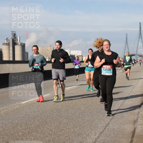 03.10.2025 - Köhlbrandbrückenlauf Lena Gebhardt http://msf.ph/oto/9107972 03.10.2025 10:13:54 Position 2 2434 meine-sportfotos.de