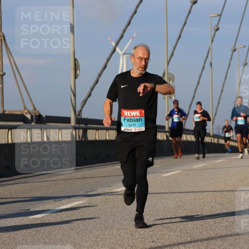 03.10.2025 - Köhlbrandbrückenlauf Strokosch-Dieckow http://msf.ph/oto/9107974 03.10.2025 09:37:59 Position 2 3211 meine-sportfotos.de