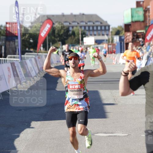 03.10.2025 - Köhlbrandbrückenlauf Jannik Wohlers http://msf.ph/oto/9107982 03.10.2025 12:59:23 Ziel 4108, 4119, 4226, 4371, 4441, 4940, 6036, 6154, 6390, 6391, 6478, 6484, 6609 meine-sportfotos.de