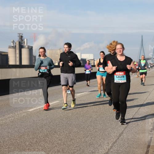 03.10.2025 - Köhlbrandbrückenlauf Lena Gebhardt http://msf.ph/oto/9107985 03.10.2025 10:13:54 Position 2 2434 meine-sportfotos.de