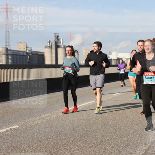 03.10.2025 - Köhlbrandbrückenlauf Lena Gebhardt http://msf.ph/oto/9107999 03.10.2025 10:13:54 Position 2 2434 meine-sportfotos.de
