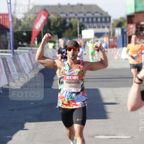 03.10.2025 - Köhlbrandbrückenlauf Jannik Wohlers http://msf.ph/oto/9108004 03.10.2025 12:59:23 Ziel 4108, 4119, 4226, 4371, 4441, 4940, 6036, 6154, 6390, 6391, 6478, 6484, 6609 meine-sportfotos.de