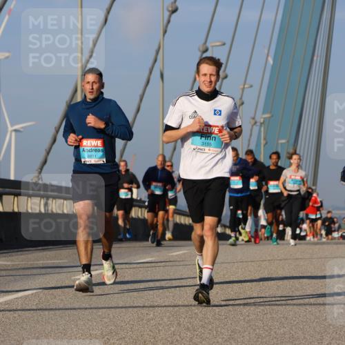 03.10.2025 - Köhlbrandbrückenlauf Strokosch-Dieckow http://msf.ph/oto/9108006 03.10.2025 09:38:05 Position 2 1114, 2811, 3155 meine-sportfotos.de