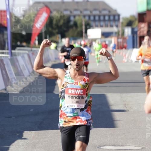 03.10.2025 - Köhlbrandbrückenlauf Jannik Wohlers http://msf.ph/oto/9108020 03.10.2025 12:59:23 Ziel 4108, 4119, 4226, 4371, 4441, 4940, 6036, 6154, 6390, 6391, 6478, 6484, 6609 meine-sportfotos.de