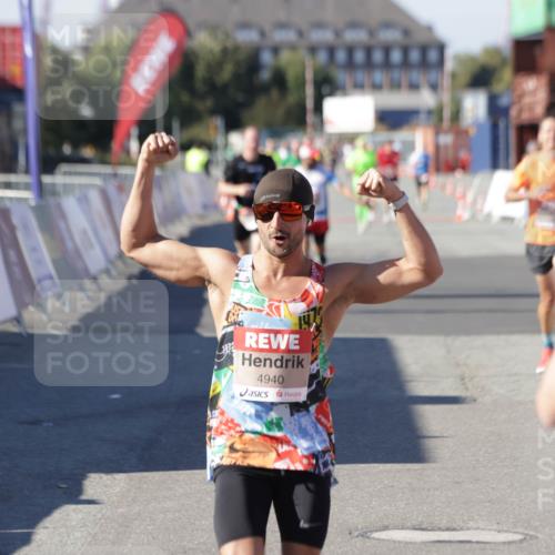 03.10.2025 - Köhlbrandbrückenlauf Jannik Wohlers http://msf.ph/oto/9108027 03.10.2025 12:59:23 Ziel 4108, 4119, 4226, 4371, 4441, 4940, 6036, 6154, 6390, 6391, 6478, 6484, 6609 meine-sportfotos.de