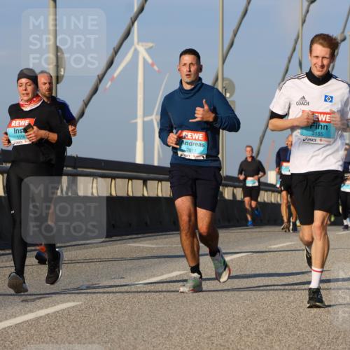03.10.2025 - Köhlbrandbrückenlauf Strokosch-Dieckow http://msf.ph/oto/9108029 03.10.2025 09:38:06 Position 2 1114, 2811, 3155 meine-sportfotos.de