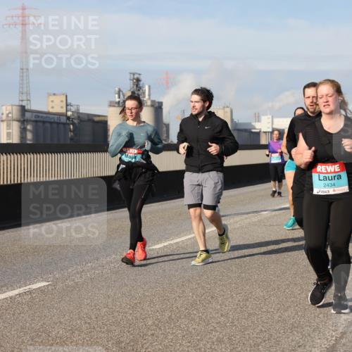 03.10.2025 - Köhlbrandbrückenlauf Lena Gebhardt http://msf.ph/oto/9108037 03.10.2025 10:13:55 Position 2 2434 meine-sportfotos.de