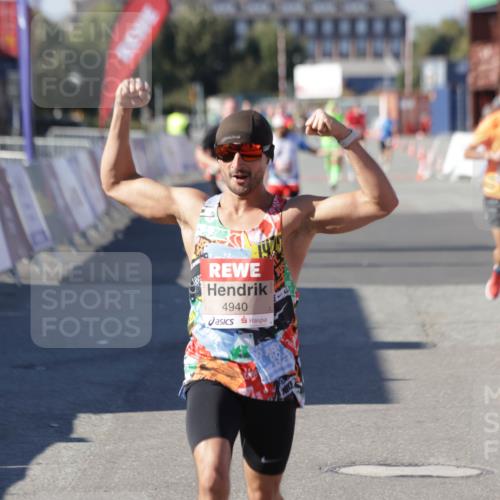 03.10.2025 - Köhlbrandbrückenlauf Jannik Wohlers http://msf.ph/oto/9108040 03.10.2025 12:59:23 Ziel 4108, 4119, 4226, 4371, 4441, 4940, 6036, 6154, 6390, 6391, 6478, 6484, 6609 meine-sportfotos.de