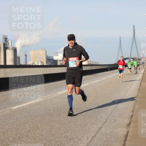 03.10.2025 - Köhlbrandbrückenlauf Lena Gebhardt http://msf.ph/oto/9108044 03.10.2025 09:40:43 Position 2 328 meine-sportfotos.de