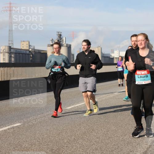 03.10.2025 - Köhlbrandbrückenlauf Lena Gebhardt http://msf.ph/oto/9108047 03.10.2025 10:13:55 Position 2 2434 meine-sportfotos.de