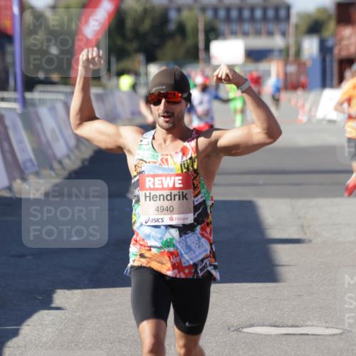 03.10.2025 - Köhlbrandbrückenlauf Jannik Wohlers http://msf.ph/oto/9108050 03.10.2025 12:59:23 Ziel 4108, 4119, 4226, 4371, 4441, 4940, 6036, 6154, 6390, 6391, 6478, 6484, 6609 meine-sportfotos.de