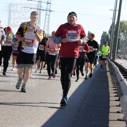 03.10.2025 - Köhlbrandbrückenlauf Strokosch-Dieckow http://msf.ph/oto/9108051 03.10.2025 12:21:21 Position 3 4, 4210, 5684 meine-sportfotos.de