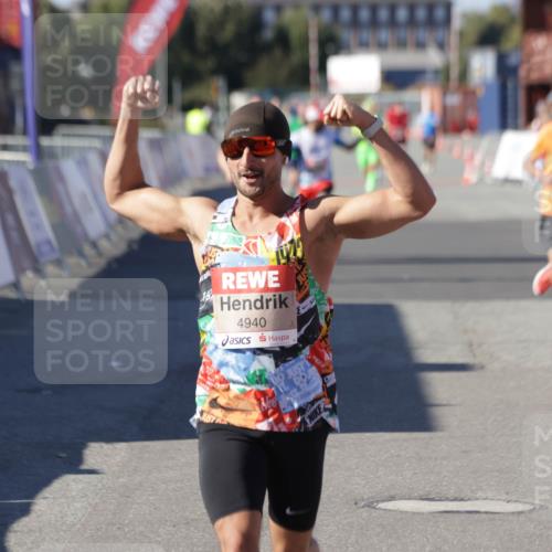 03.10.2025 - Köhlbrandbrückenlauf Jannik Wohlers http://msf.ph/oto/9108058 03.10.2025 12:59:23 Ziel 4108, 4119, 4226, 4371, 4441, 4940, 6036, 6154, 6390, 6391, 6478, 6484, 6609 meine-sportfotos.de