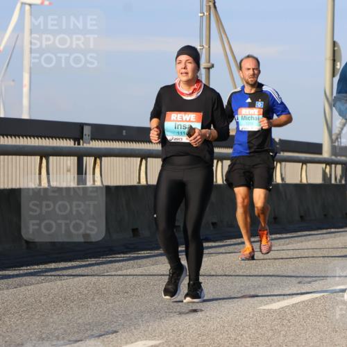 03.10.2025 - Köhlbrandbrückenlauf Strokosch-Dieckow http://msf.ph/oto/9108059 03.10.2025 09:38:07 Position 2 111, 1215, 2811 meine-sportfotos.de