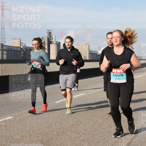 03.10.2025 - Köhlbrandbrückenlauf Lena Gebhardt http://msf.ph/oto/9108060 03.10.2025 10:13:55 Position 2 2434 meine-sportfotos.de