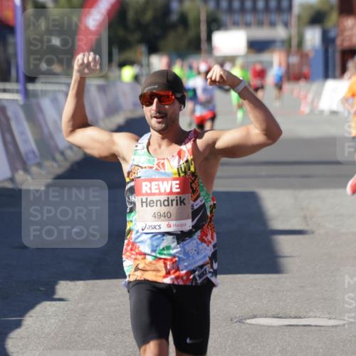 03.10.2025 - Köhlbrandbrückenlauf Jannik Wohlers http://msf.ph/oto/9108065 03.10.2025 12:59:23 Ziel 4108, 4119, 4226, 4371, 4441, 4940, 6036, 6154, 6390, 6391, 6478, 6484, 6609 meine-sportfotos.de