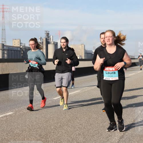 03.10.2025 - Köhlbrandbrückenlauf Lena Gebhardt http://msf.ph/oto/9108072 03.10.2025 10:13:55 Position 2 2434 meine-sportfotos.de