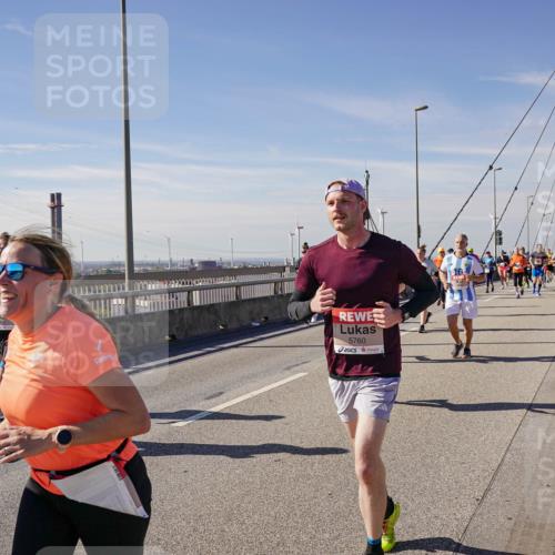 03.10.2025 - Köhlbrandbrückenlauf Michael Burmester http://msf.ph/oto/9108075 03.10.2025 12:51:06 Position 2 5760 meine-sportfotos.de