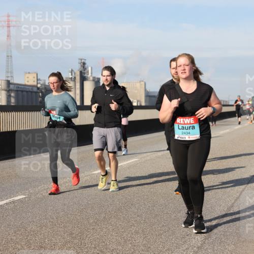 03.10.2025 - Köhlbrandbrückenlauf Lena Gebhardt http://msf.ph/oto/9108089 03.10.2025 10:13:55 Position 2 2434 meine-sportfotos.de