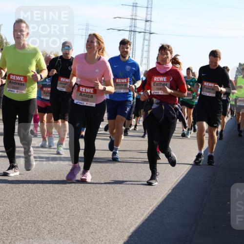 03.10.2025 - Köhlbrandbrückenlauf Strokosch-Dieckow http://msf.ph/oto/9108093 03.10.2025 12:21:25 Position 3 5836, 587, 5658, 5656, 5130, 56, 5156 meine-sportfotos.de