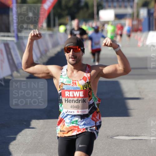 03.10.2025 - Köhlbrandbrückenlauf Jannik Wohlers http://msf.ph/oto/9108094 03.10.2025 12:59:24 Ziel 4108, 4119, 4226, 4371, 4441, 4940, 6060, 6154, 6391, 6484, 6609 meine-sportfotos.de