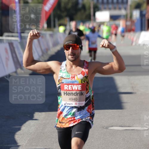 03.10.2025 - Köhlbrandbrückenlauf Jannik Wohlers http://msf.ph/oto/9108104 03.10.2025 12:59:24 Ziel 4108, 4119, 4226, 4371, 4441, 4940, 6060, 6154, 6391, 6484, 6609 meine-sportfotos.de