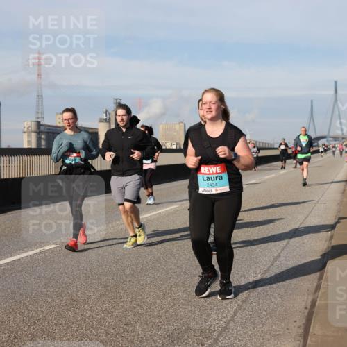 03.10.2025 - Köhlbrandbrückenlauf Lena Gebhardt http://msf.ph/oto/9108110 03.10.2025 10:13:55 Position 2 2434 meine-sportfotos.de